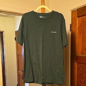 Columbia Green Short Sleeve Tee for Casual Comfort